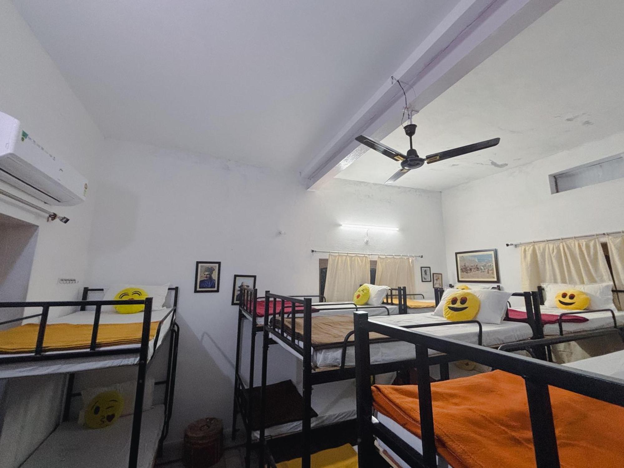 Hathai Hostel *