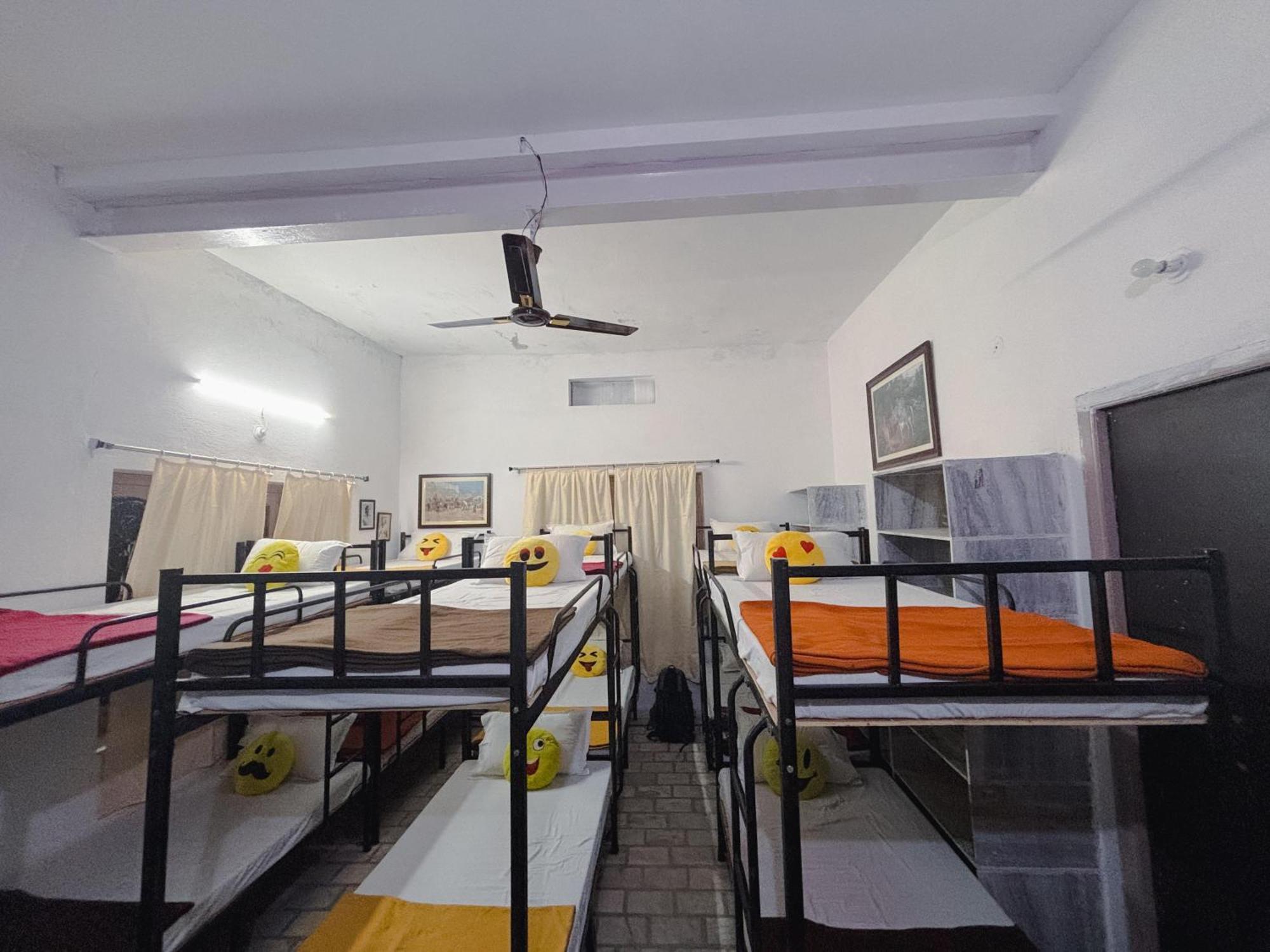 Hostel Hathai *