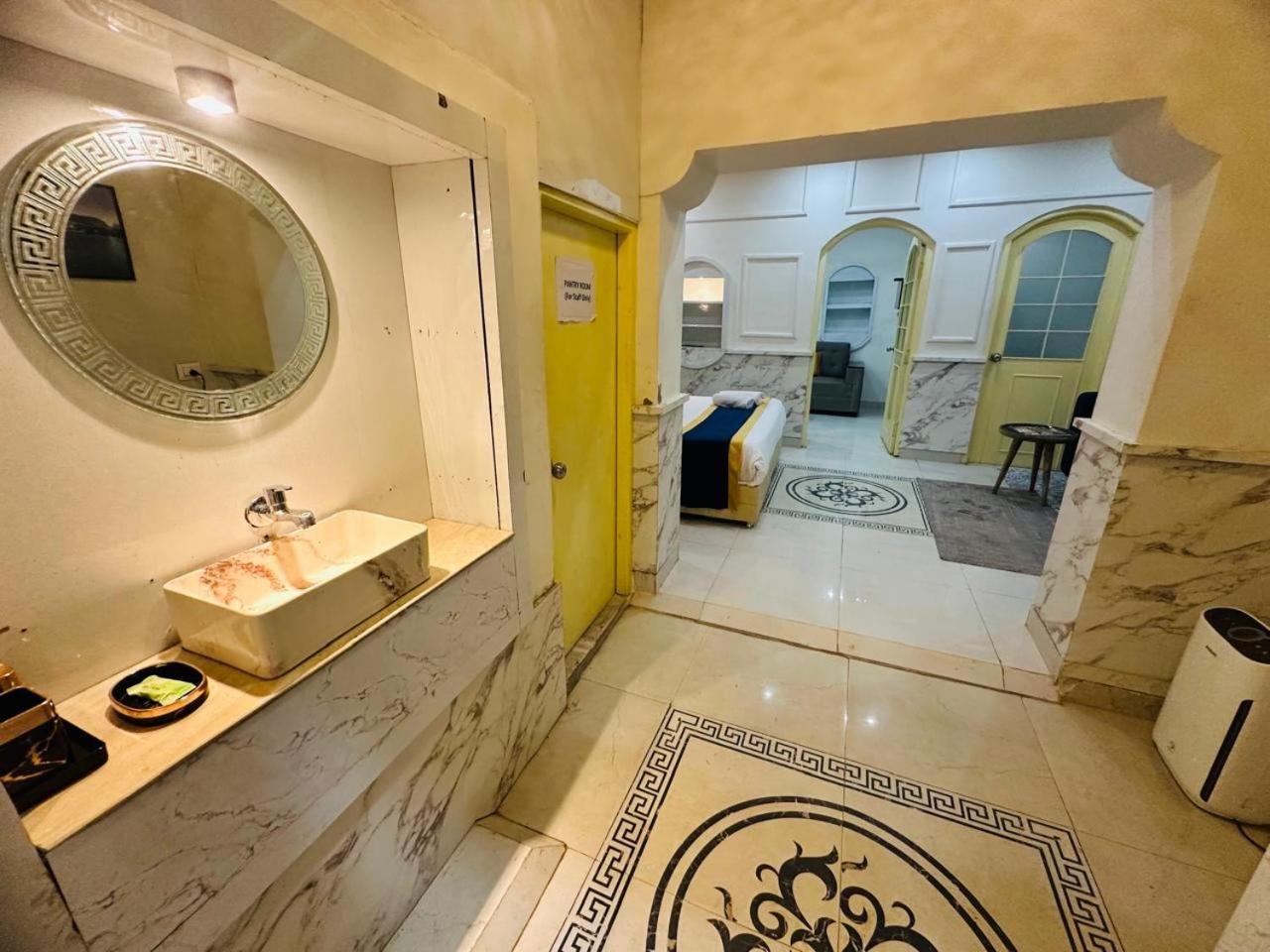Hinduja Haveli Gulab Sagar Hotel