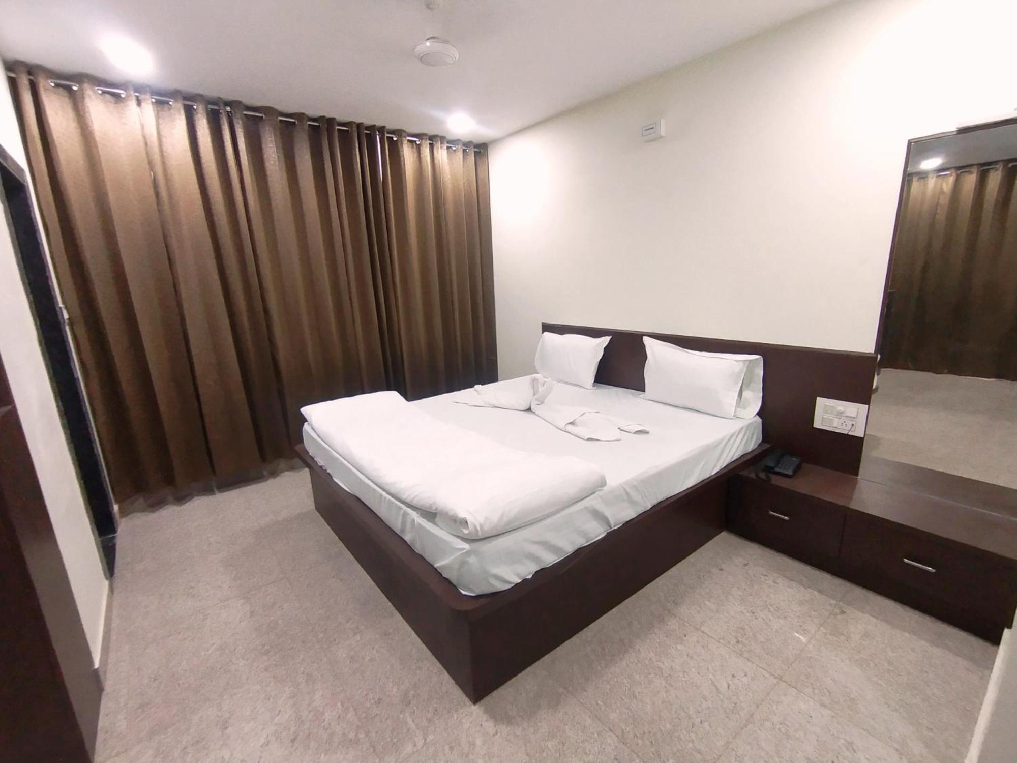Hotel Raj *