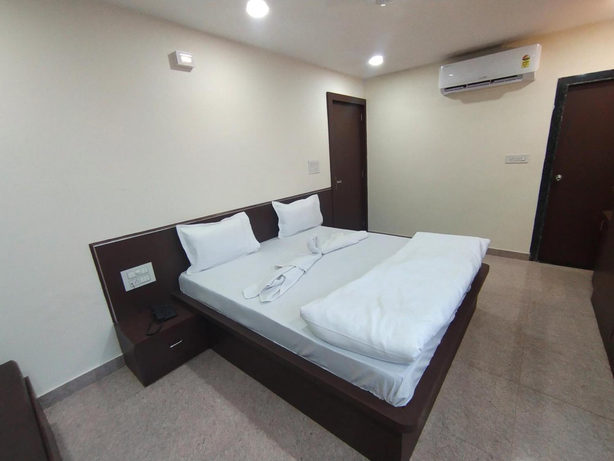 Hotel Raj *