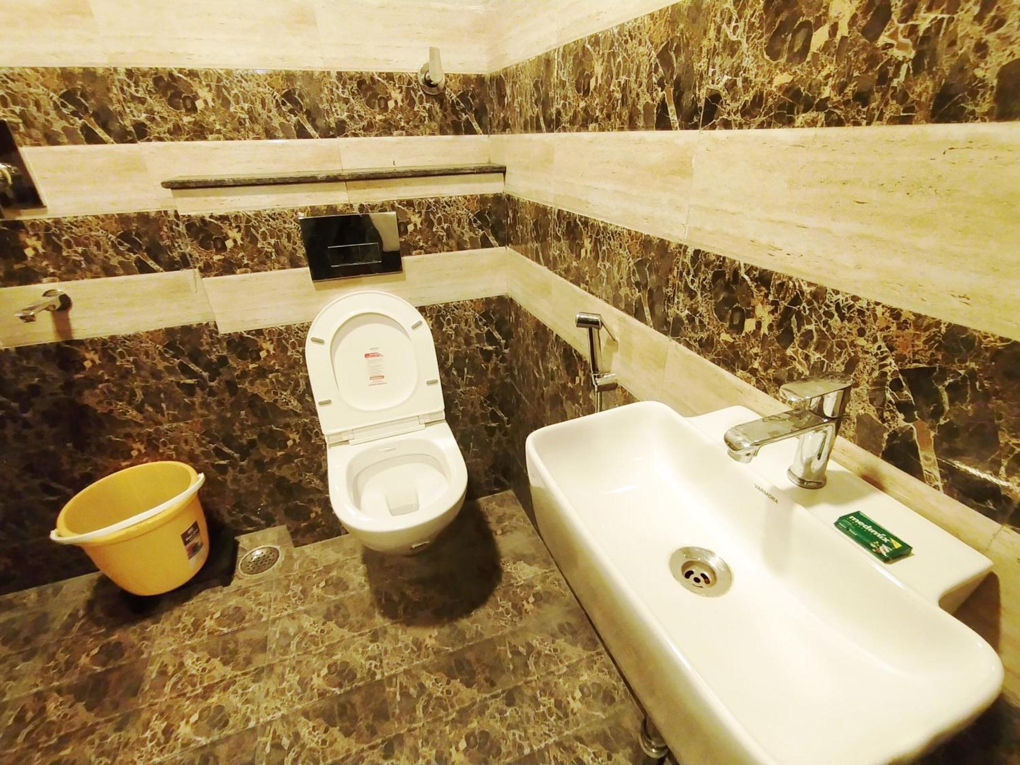 Hotel Raj *