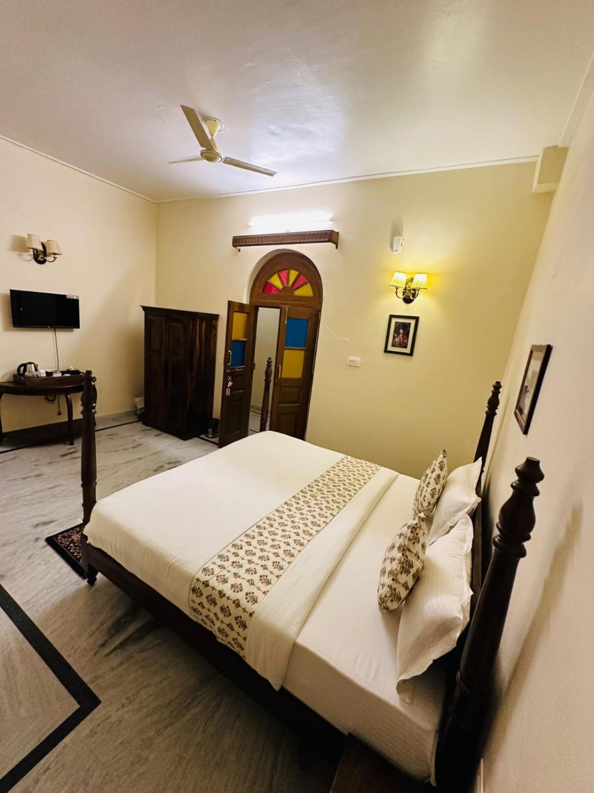 Raghvendra Heritage Hotel