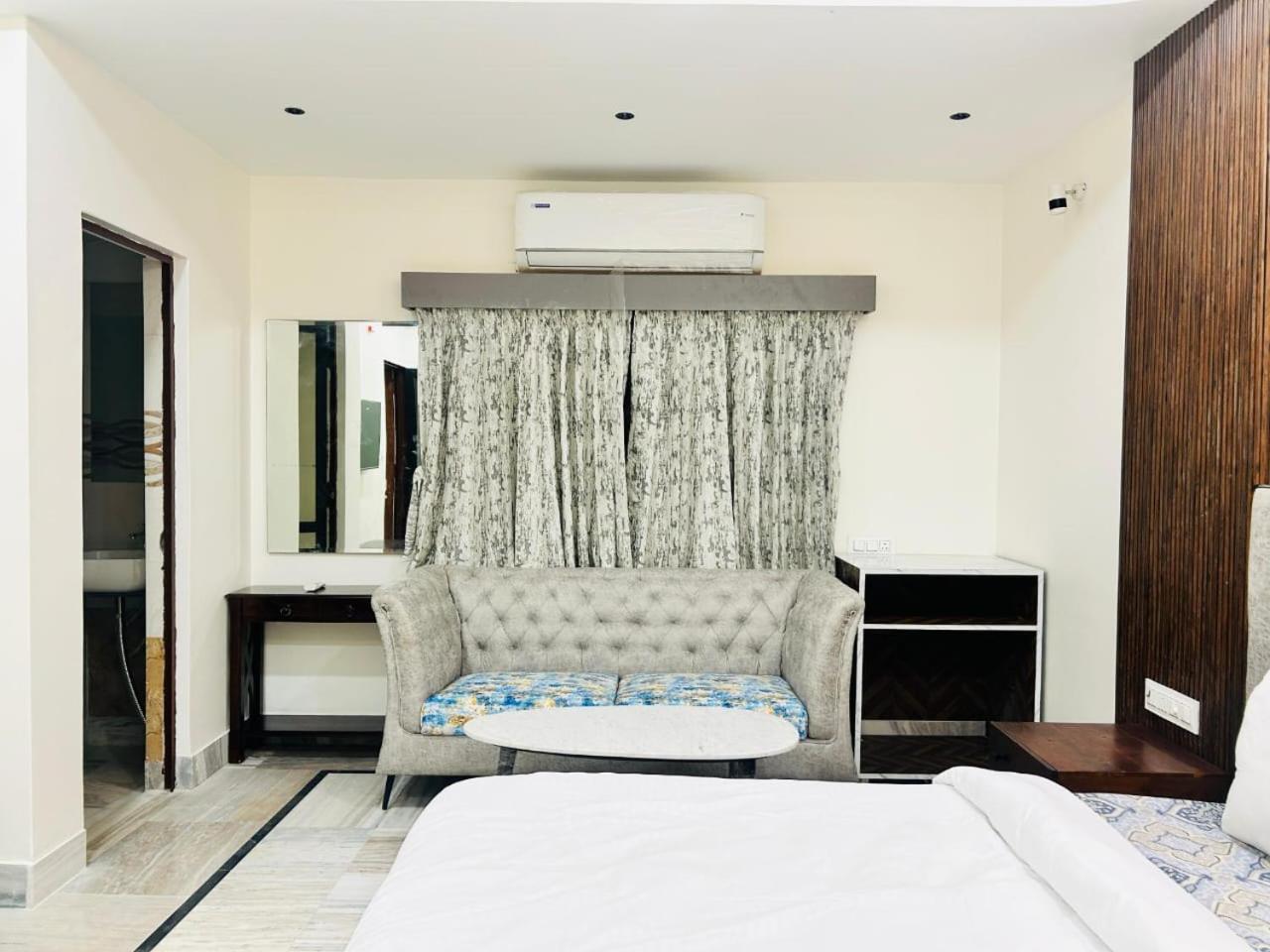 Out 3* Jodhpur (Rajasthan)