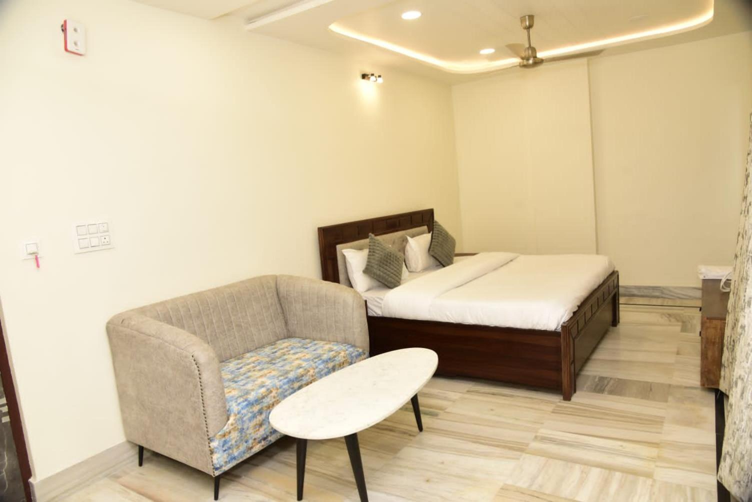 Hotel Out 3*