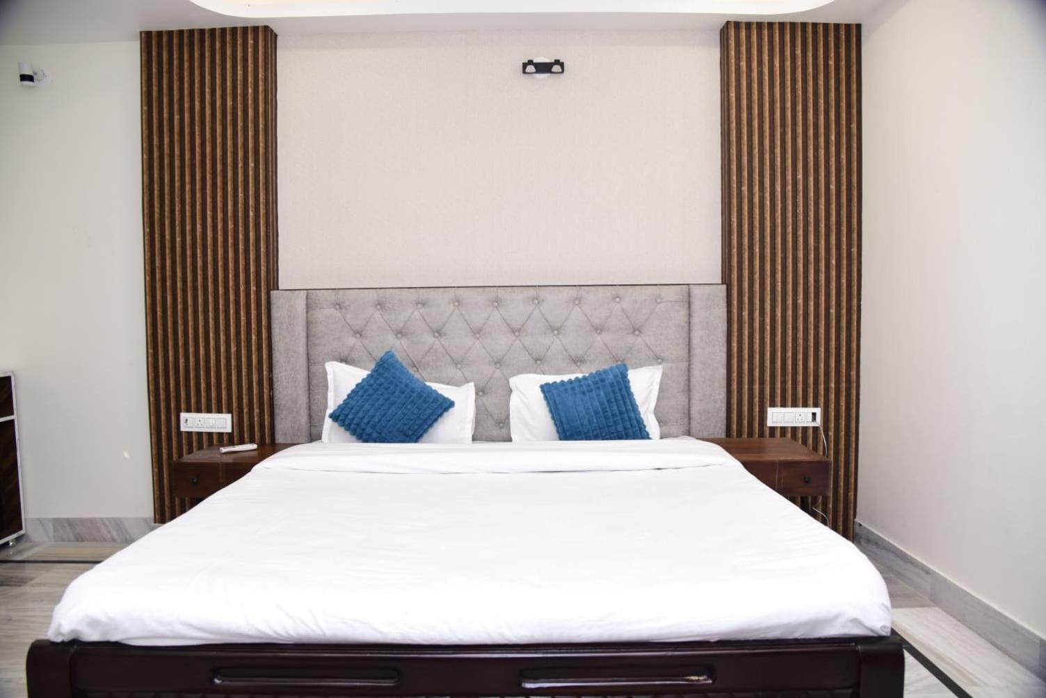 Hotel Out