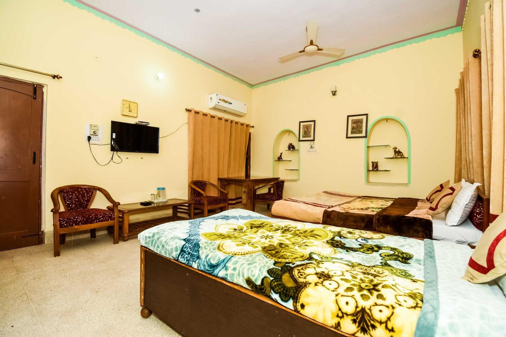 O Raaj Hotel 3*