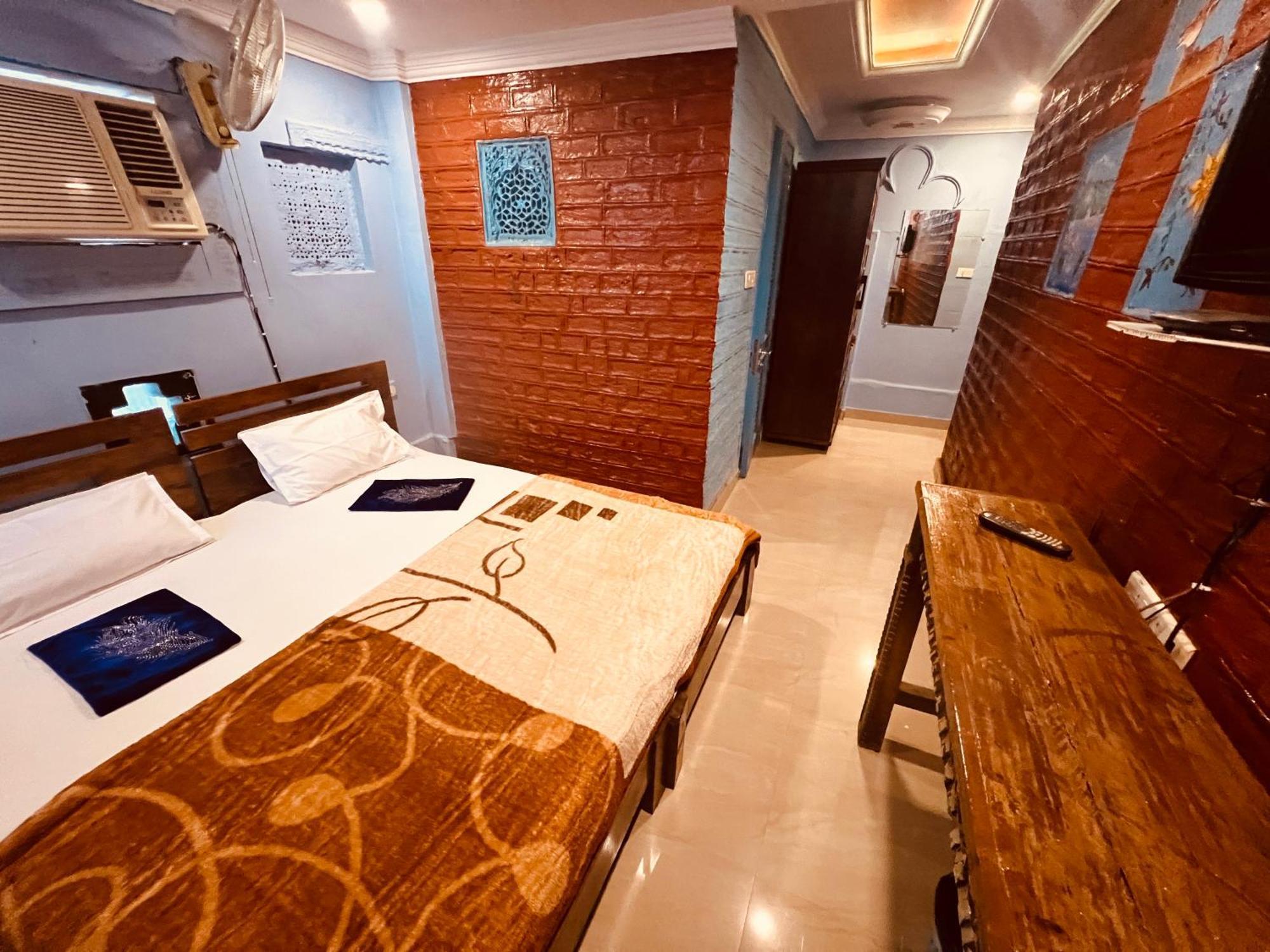 Hostel The Blue House *
