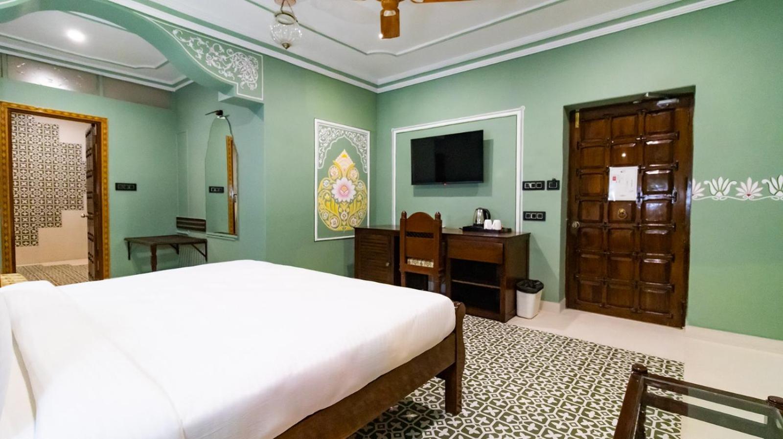 Hotel Nirali Dhani 3*