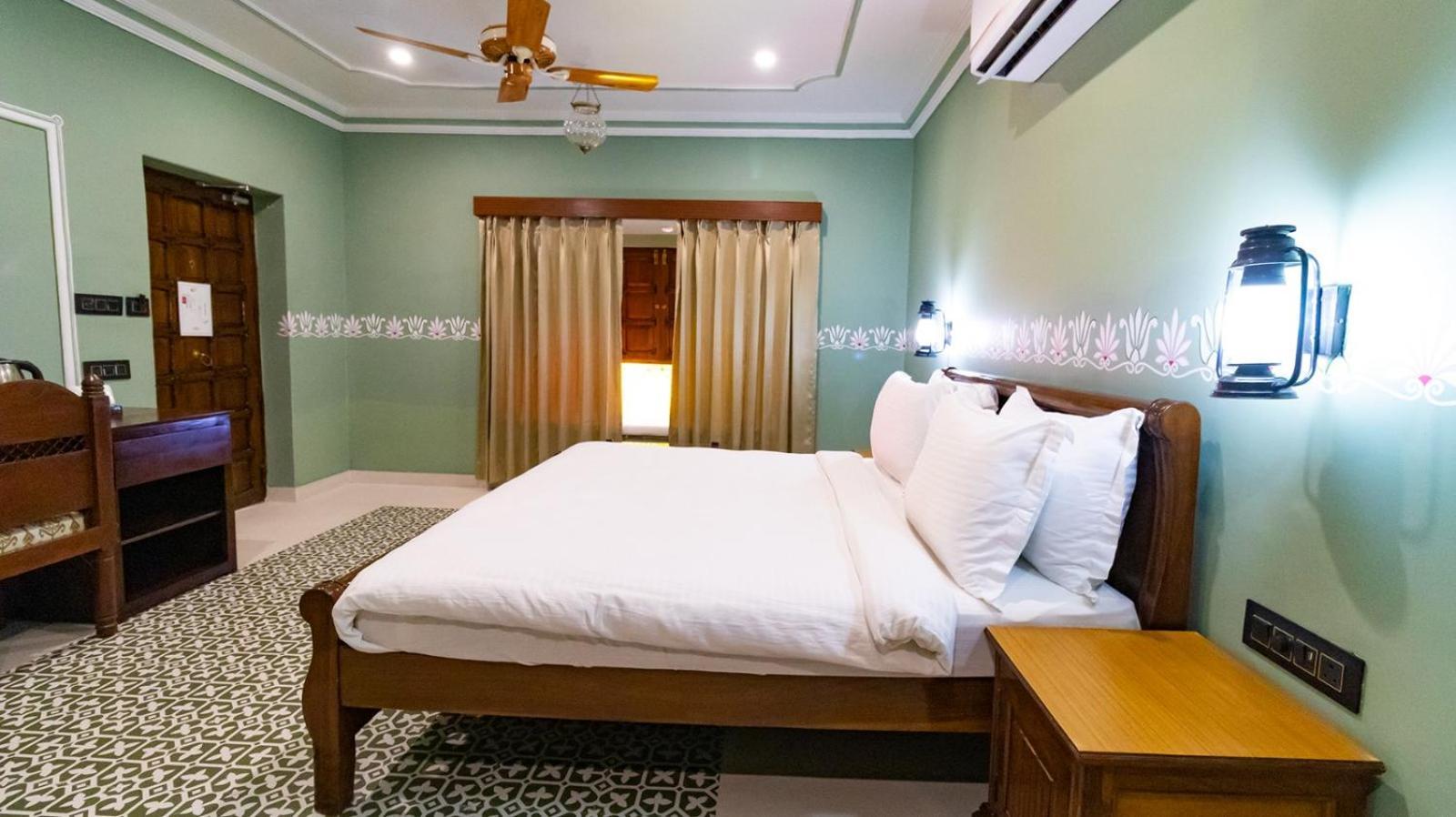 Hotel Nirali Dhani