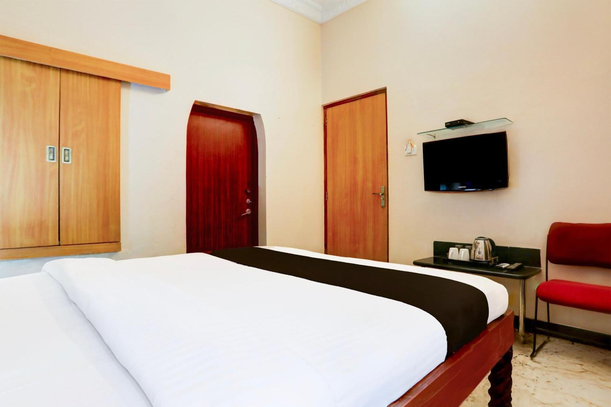 Super Collection O Rai Ka Bagh Near Railway Station Formerly Pioneer Plaza 4*