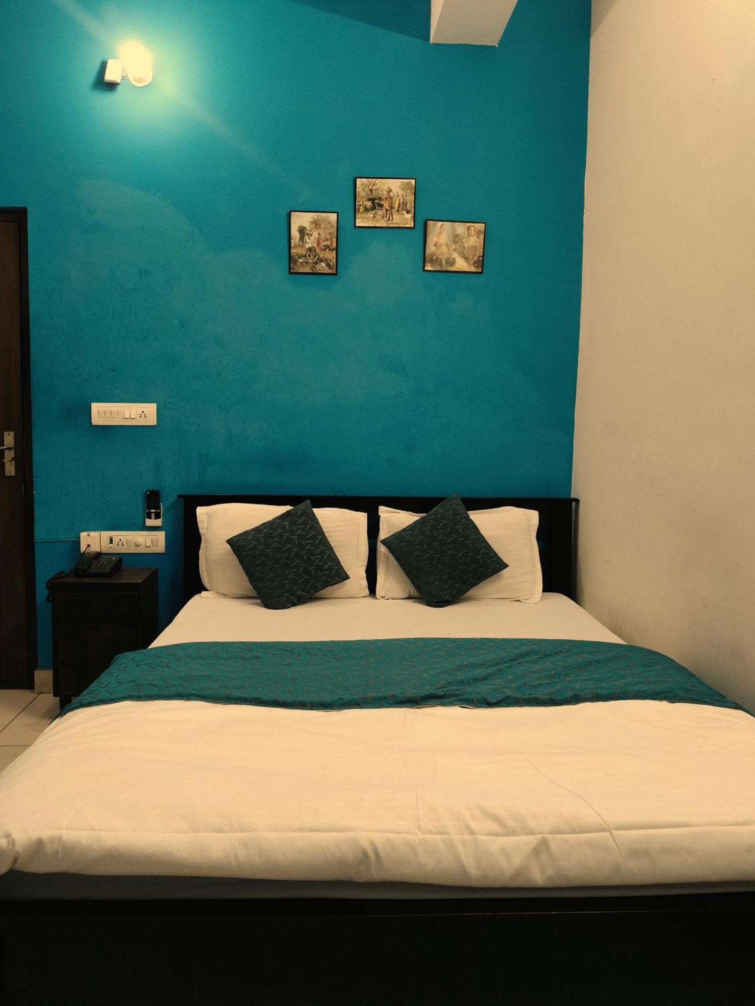 Hotel Rajasthali 3*