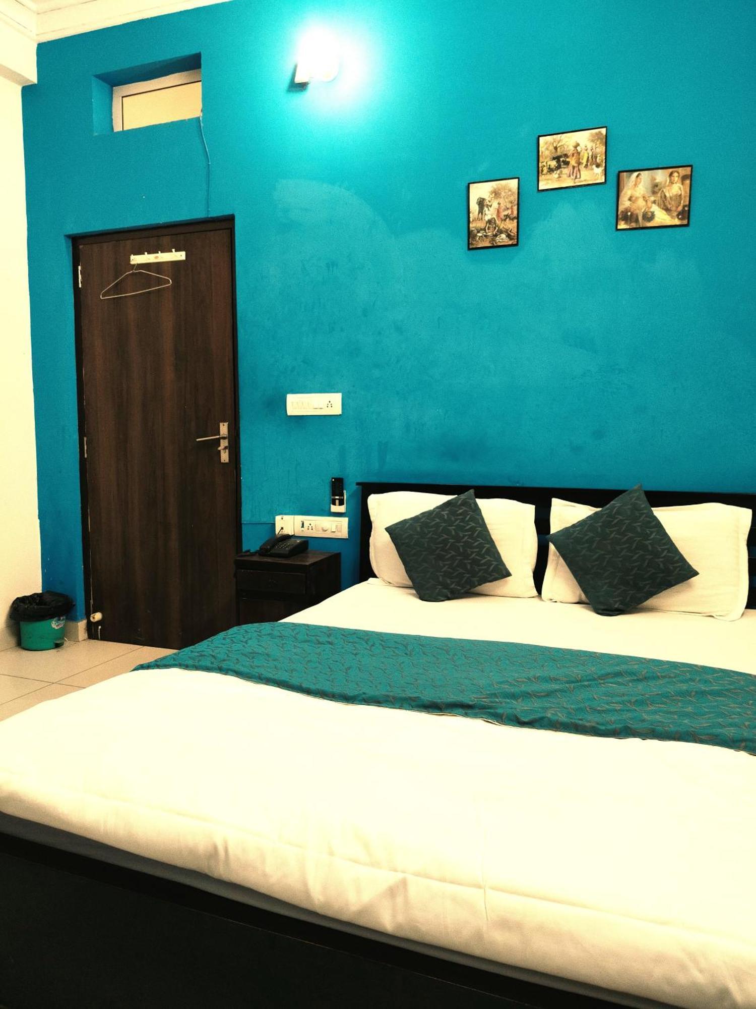 Hotel Rajasthali 3*