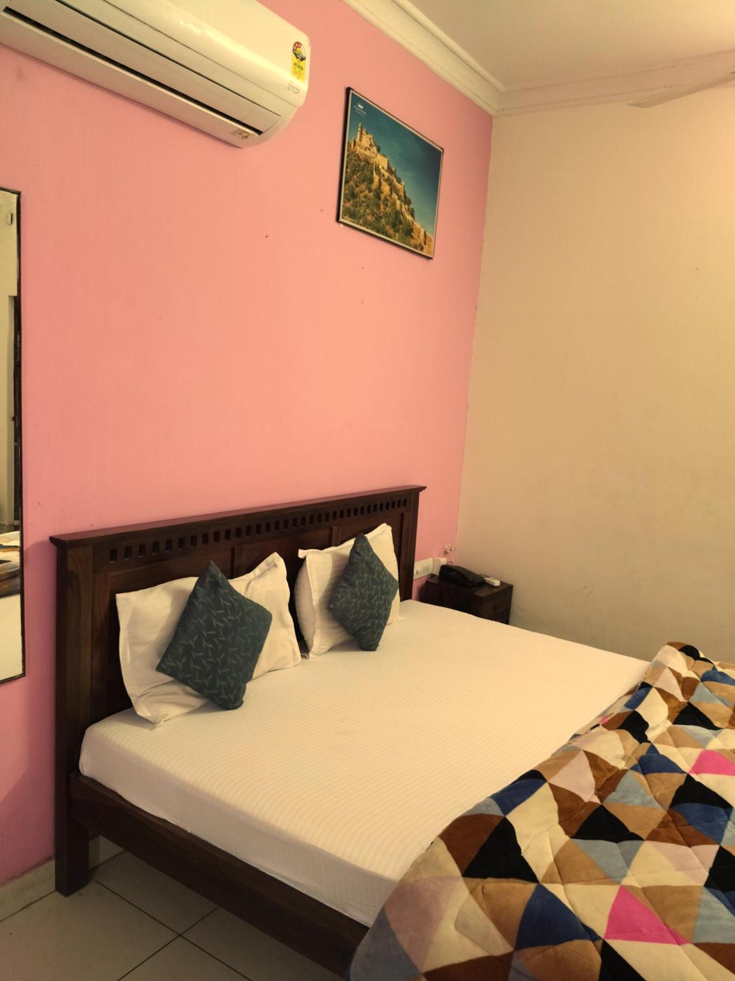 Hotel Rajasthali 3*