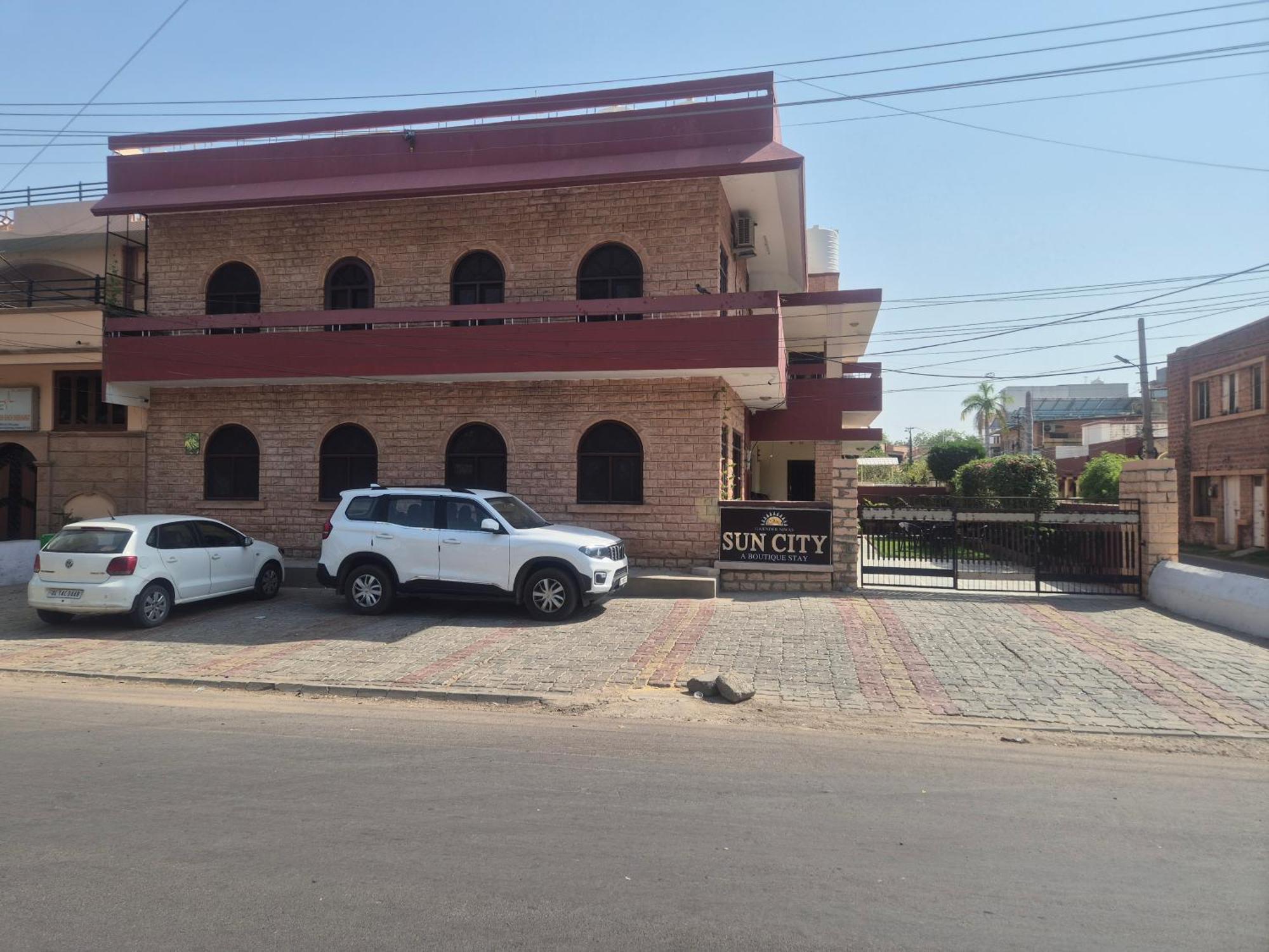 Gajender Niwas Sun A Boutique