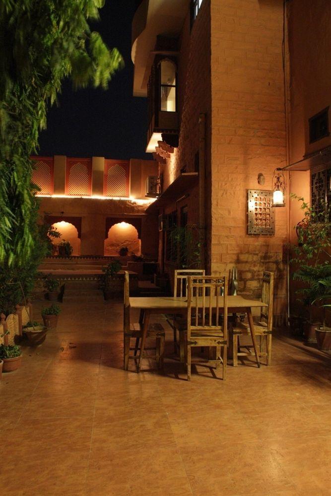 Kiran Hotel