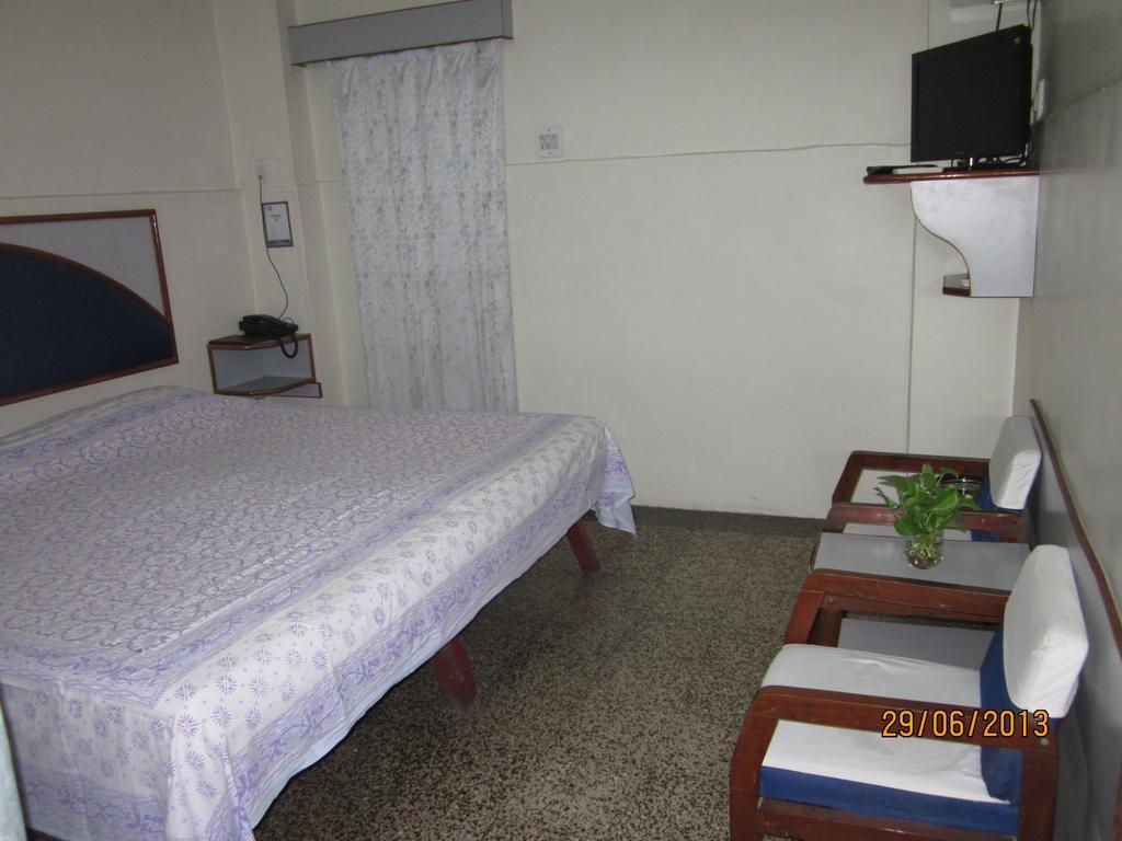 Arun Hotel *