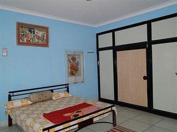 Ganesham Guest house *