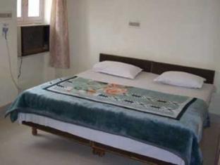 Dhillon House
