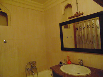 Shahi Guest house