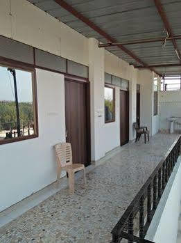Ganesham Guest house *