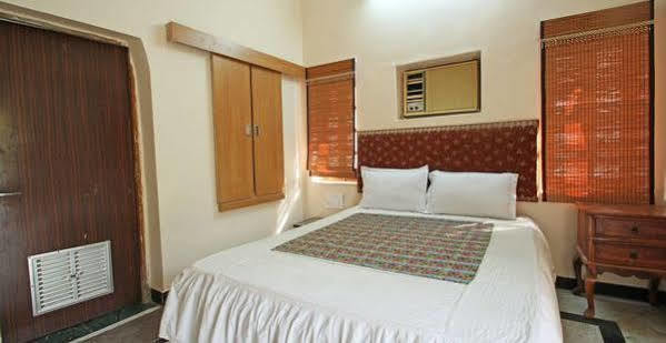 Hotel Oyo 9900 Pioneer Plaza 2*