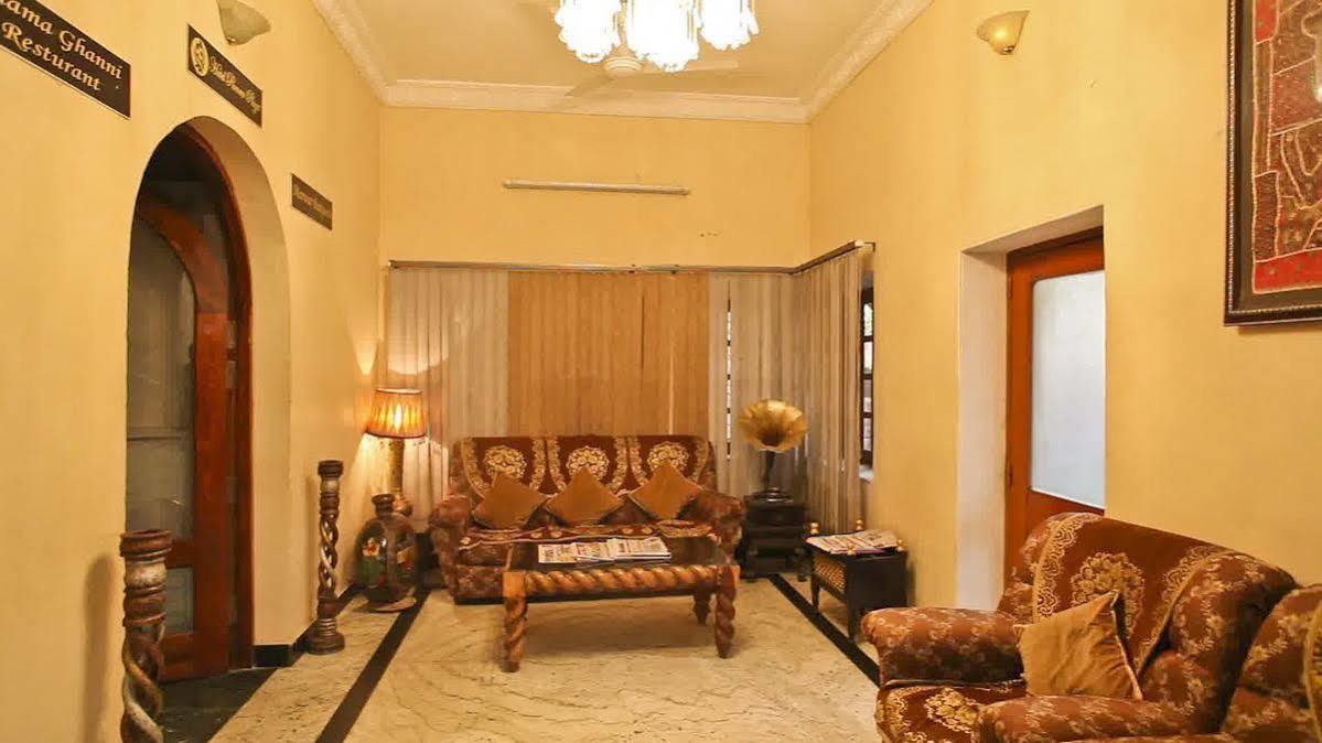 Hotel Oyo 9900 Pioneer Plaza 2*