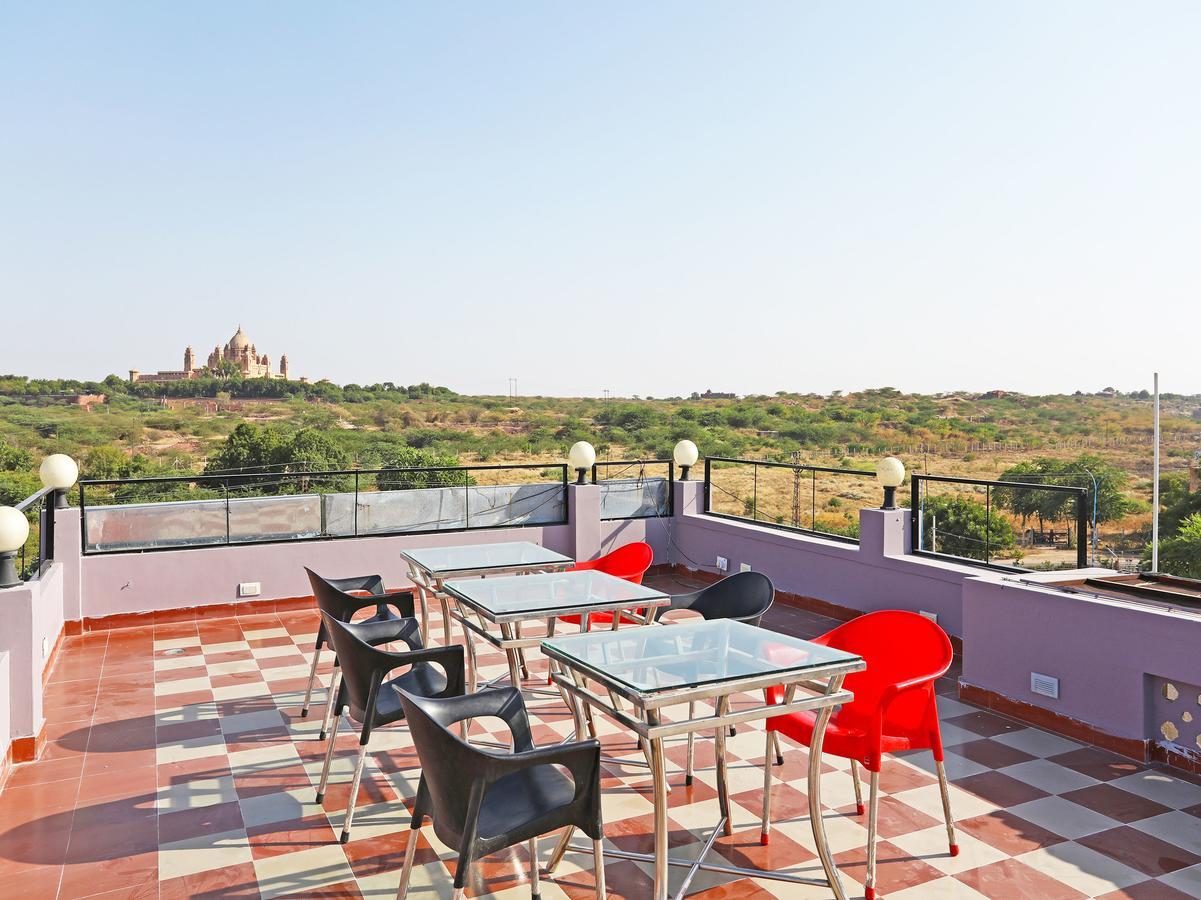 Hotel Oyo 9852 Leela 3*