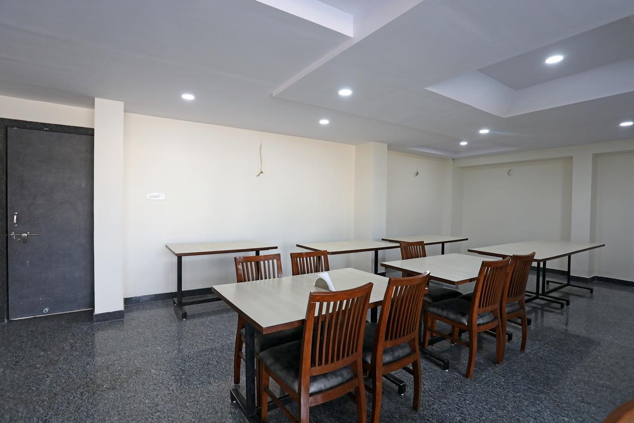 Hotel Oyo 11602 Parle 3*