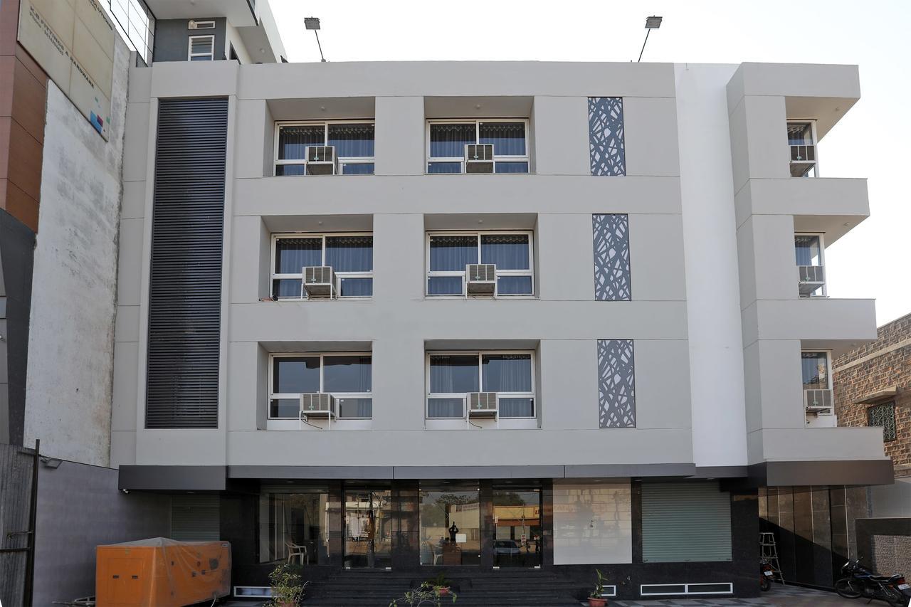 Oyo 11602 Parle