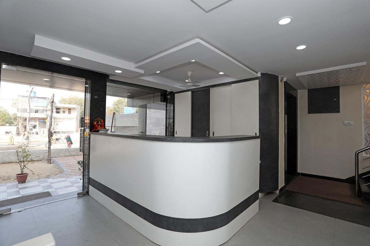 Hotel Oyo 11602 Parle 3*