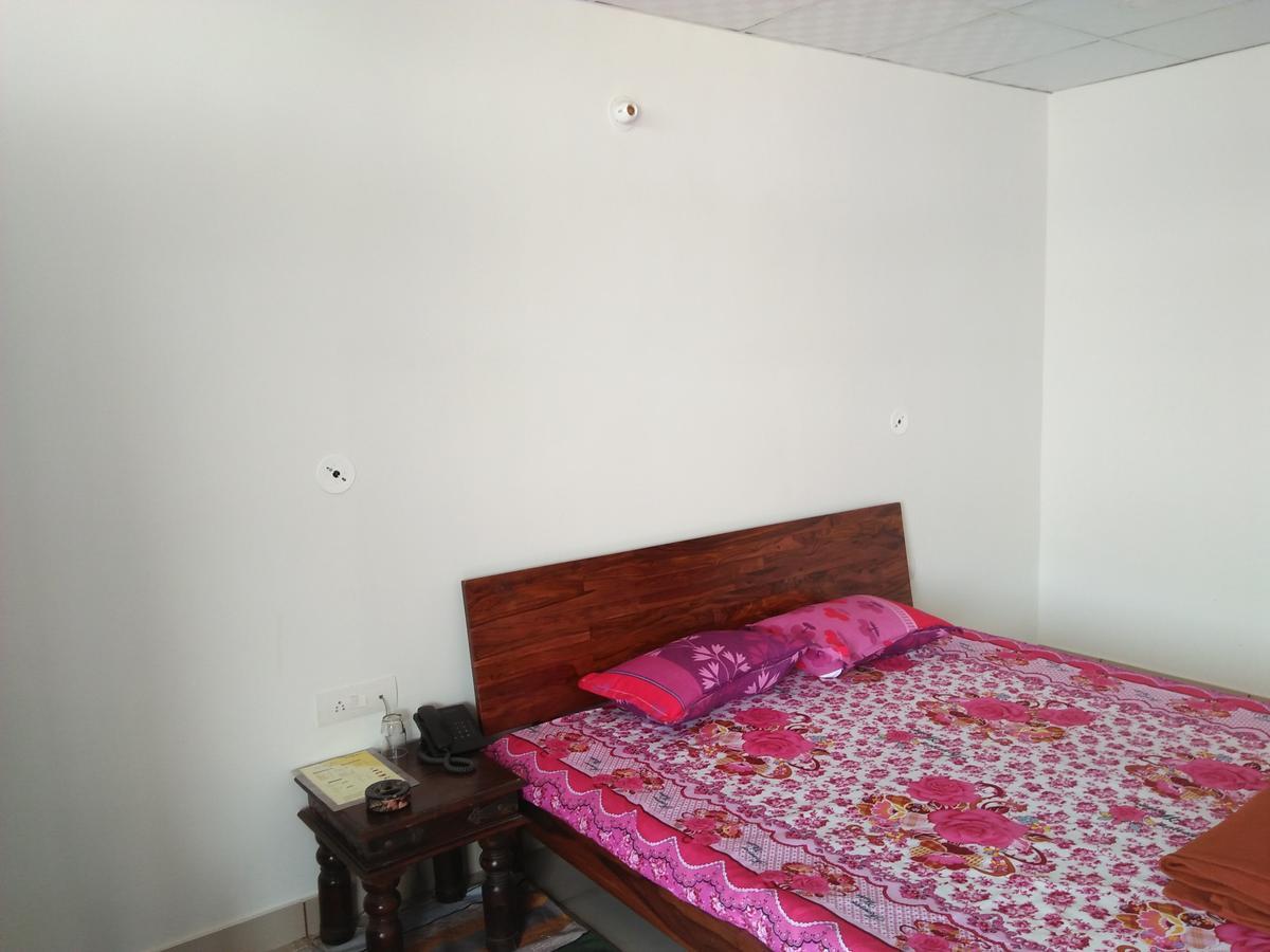 Ganesham Guest house *