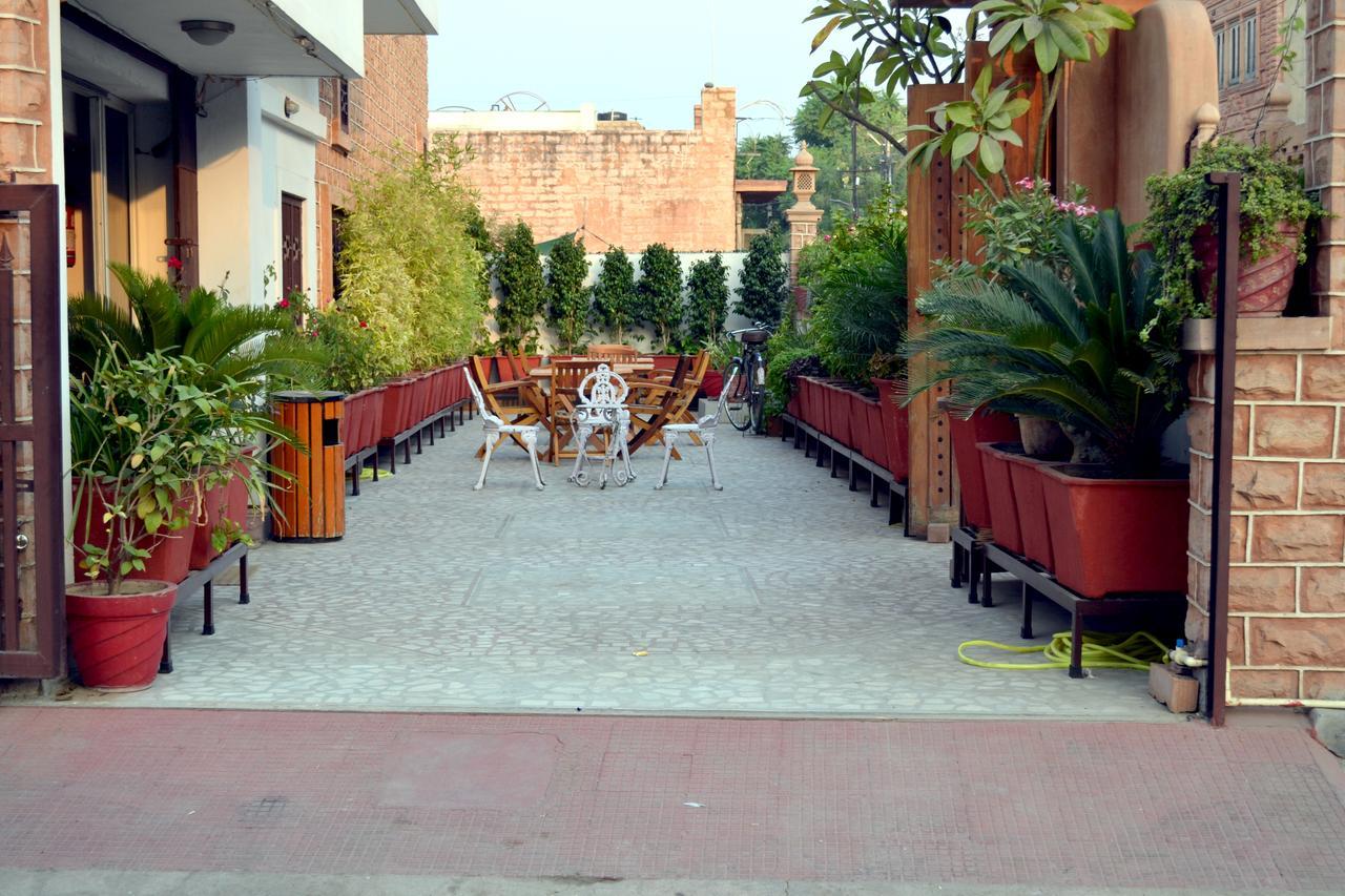 Shree Mohan 2*