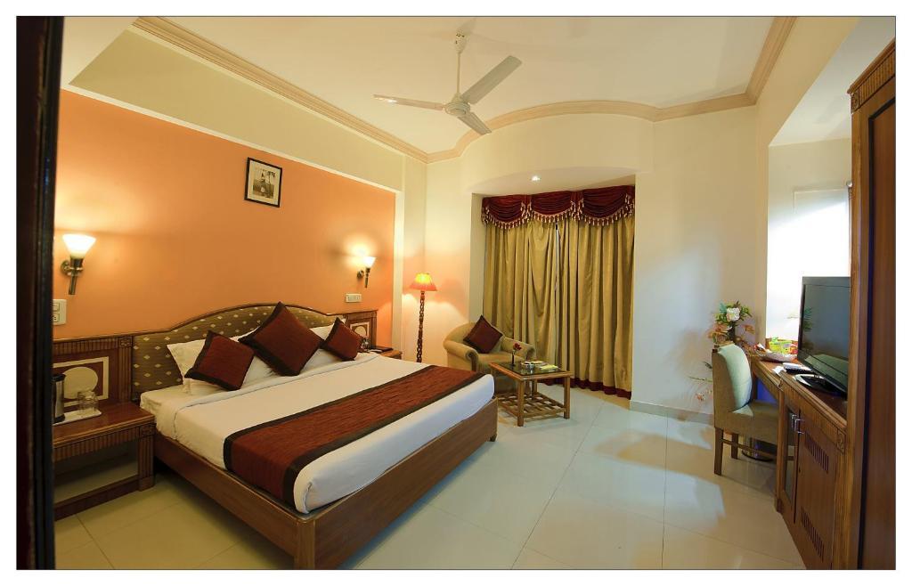 Hotel Shri Ram Excellency 3*