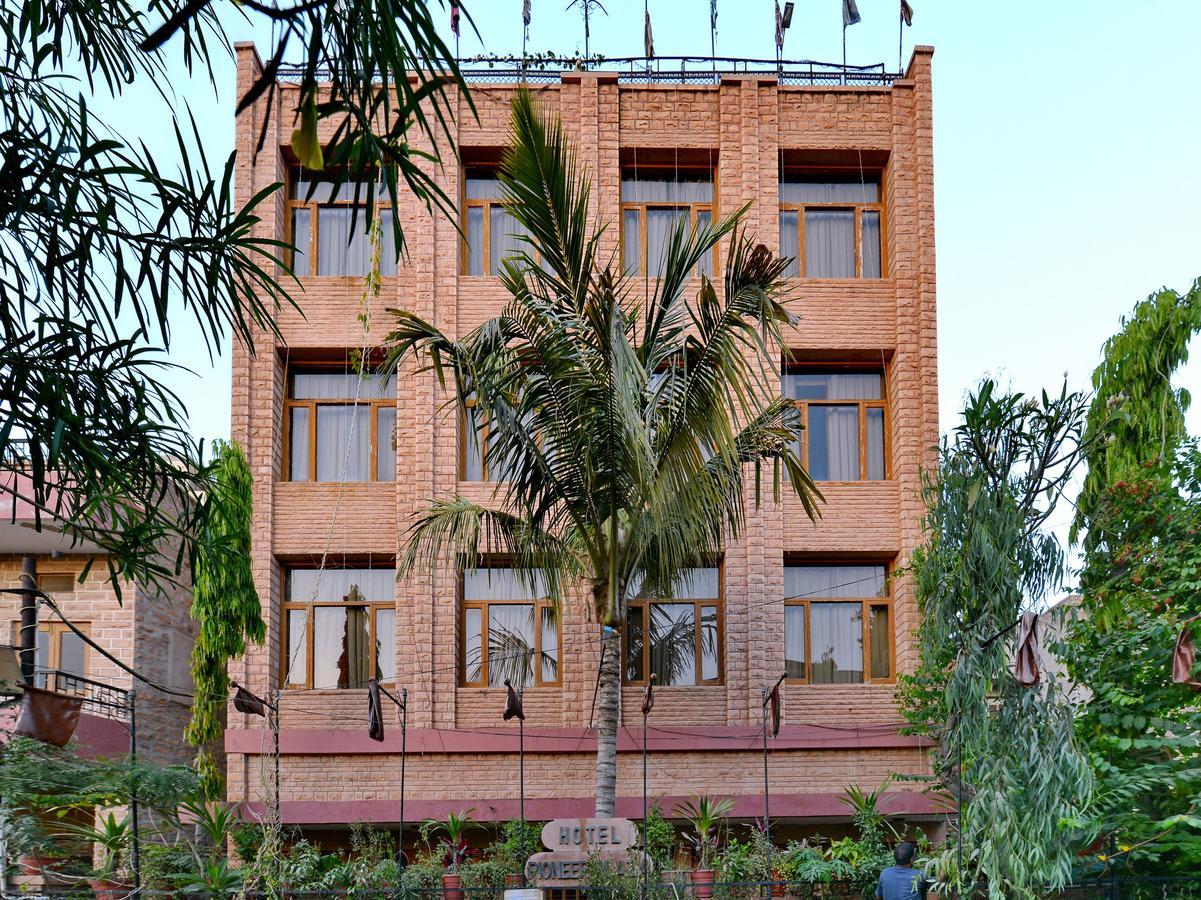 Hotel Oyo 9900 Pioneer Plaza