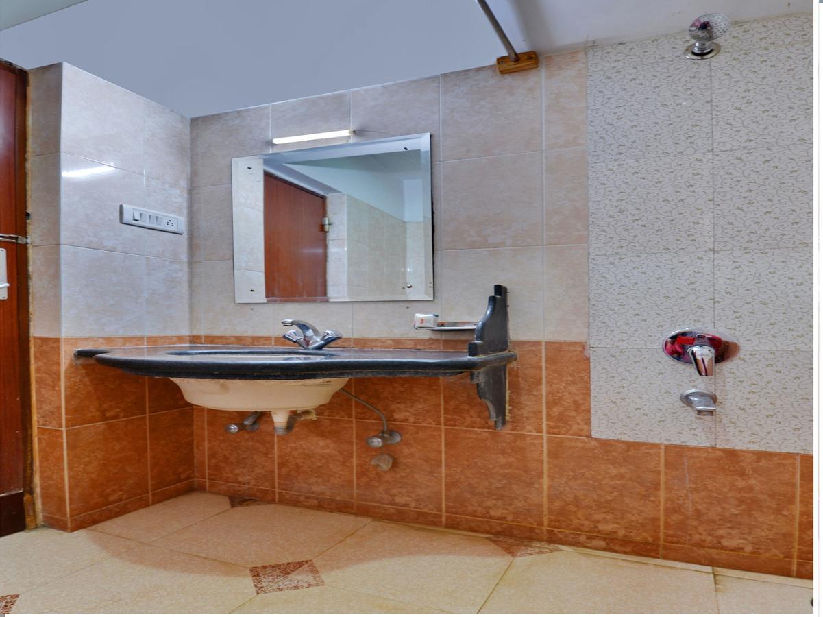 Hotel Oyo 9900 Pioneer Plaza 2*