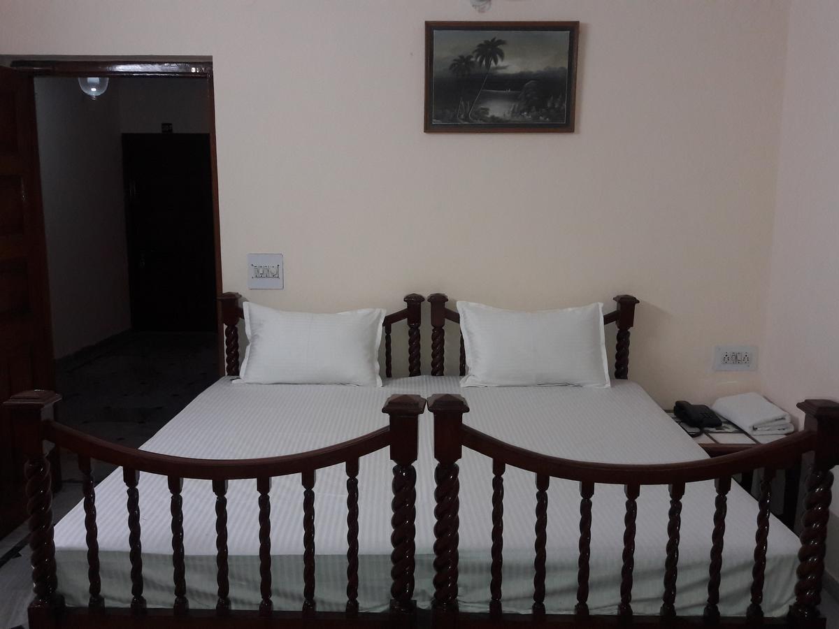 Royale Plazo Hotel
