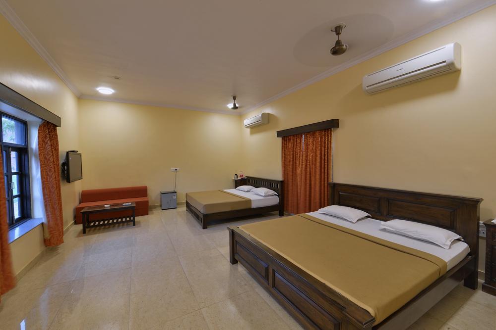 Garh Govind And Hotel