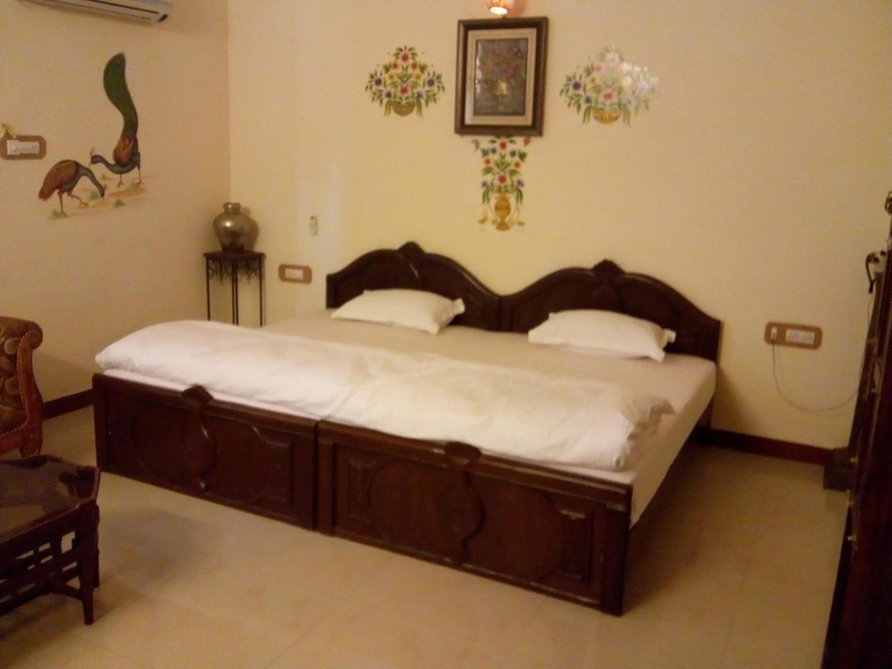 Hotel Kiran 3*