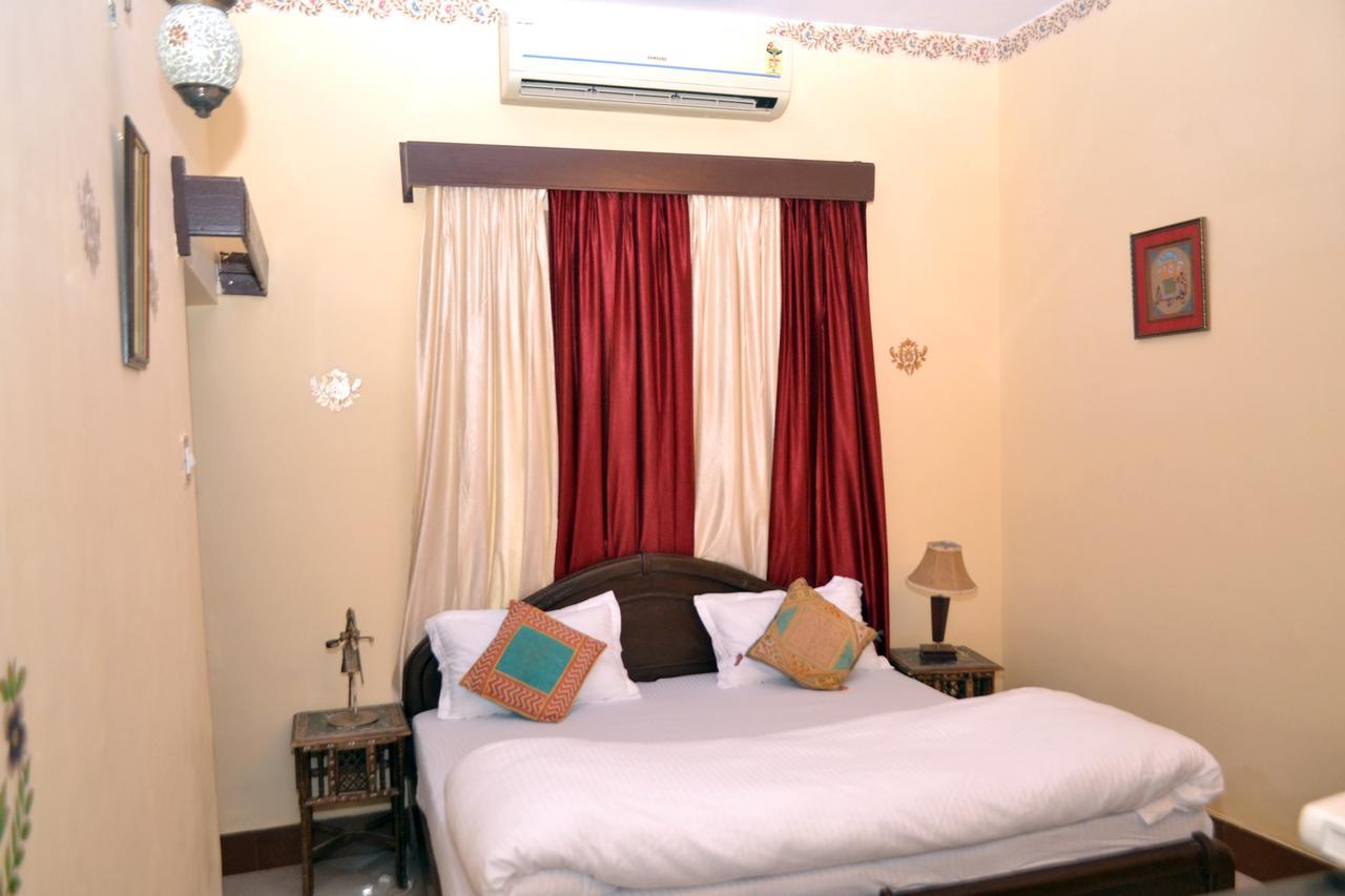 Kiran Hotel