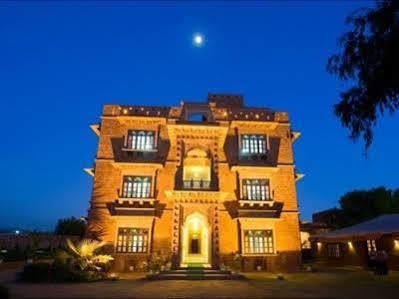 Hotel Garh Govind And 3*