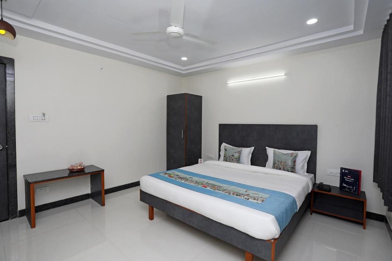 Hotel Oyo 11602 Parle 3*