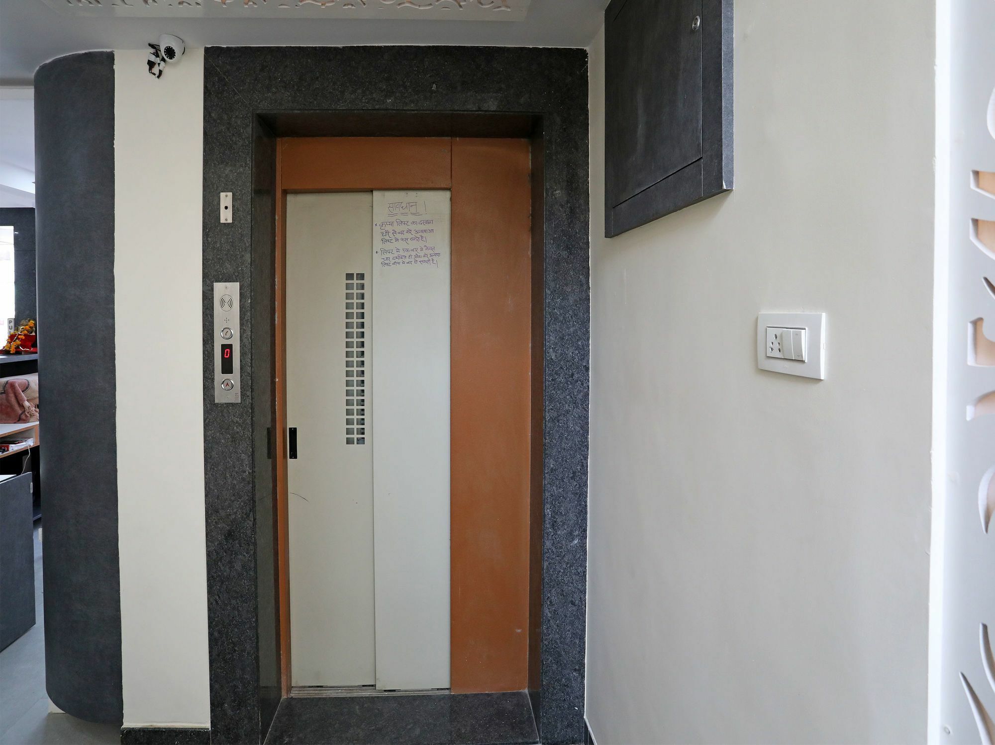 Oyo 11602 Parle 3*