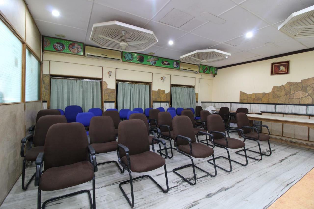Hotel Oyo 46550 Tulsi *