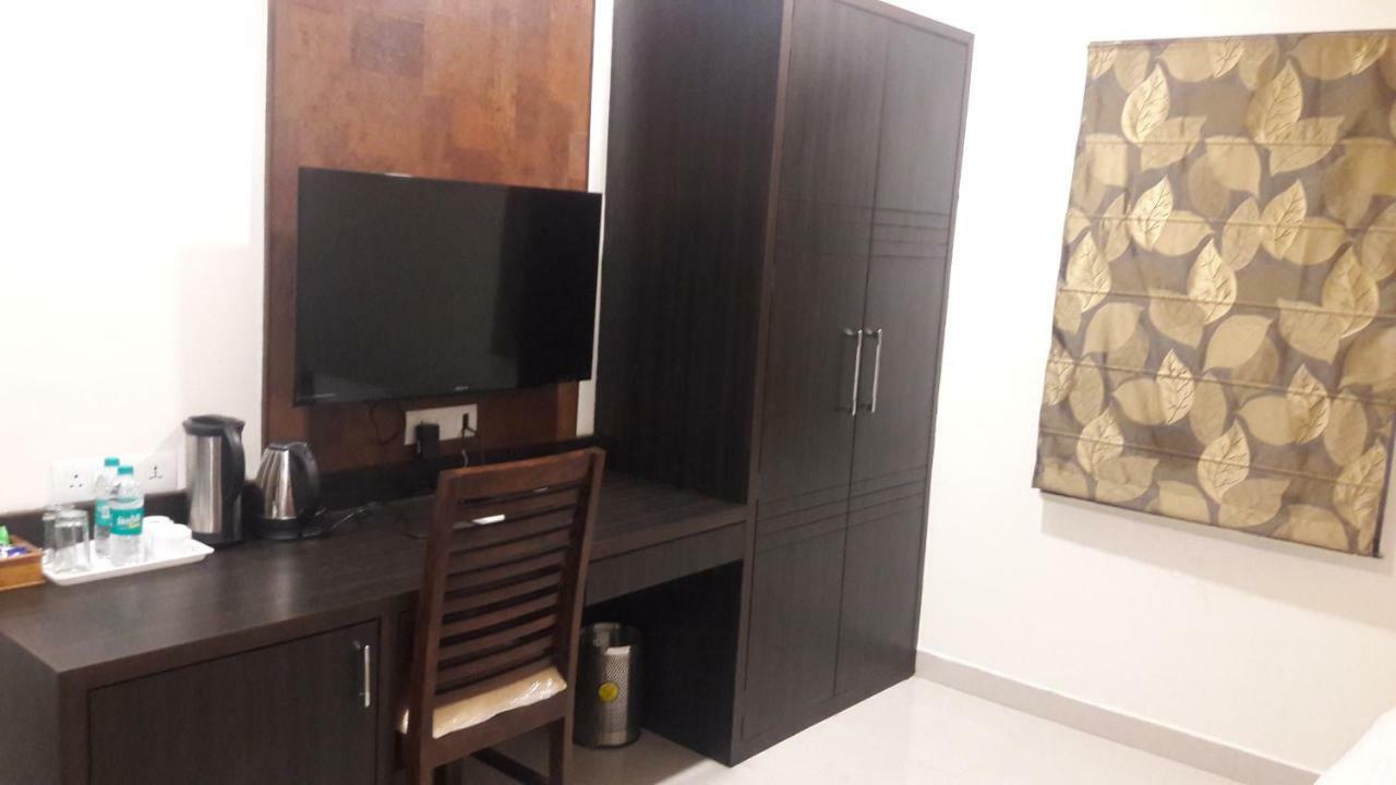 Adya Hotel 3*