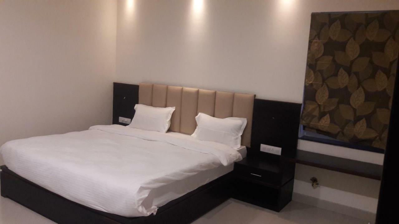 Adya Hotel 3*