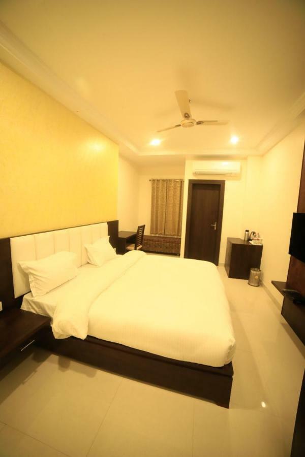 Adya Hotel