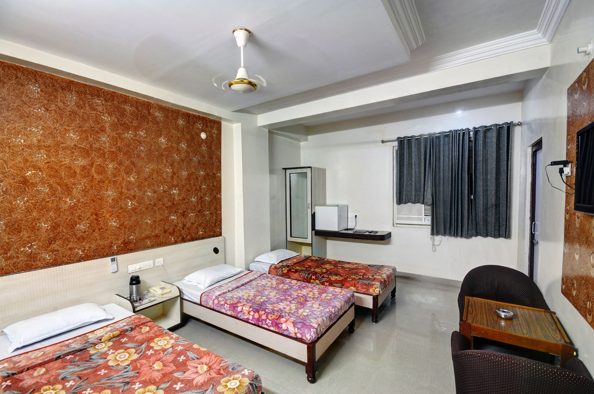 Omni Plaza 3*