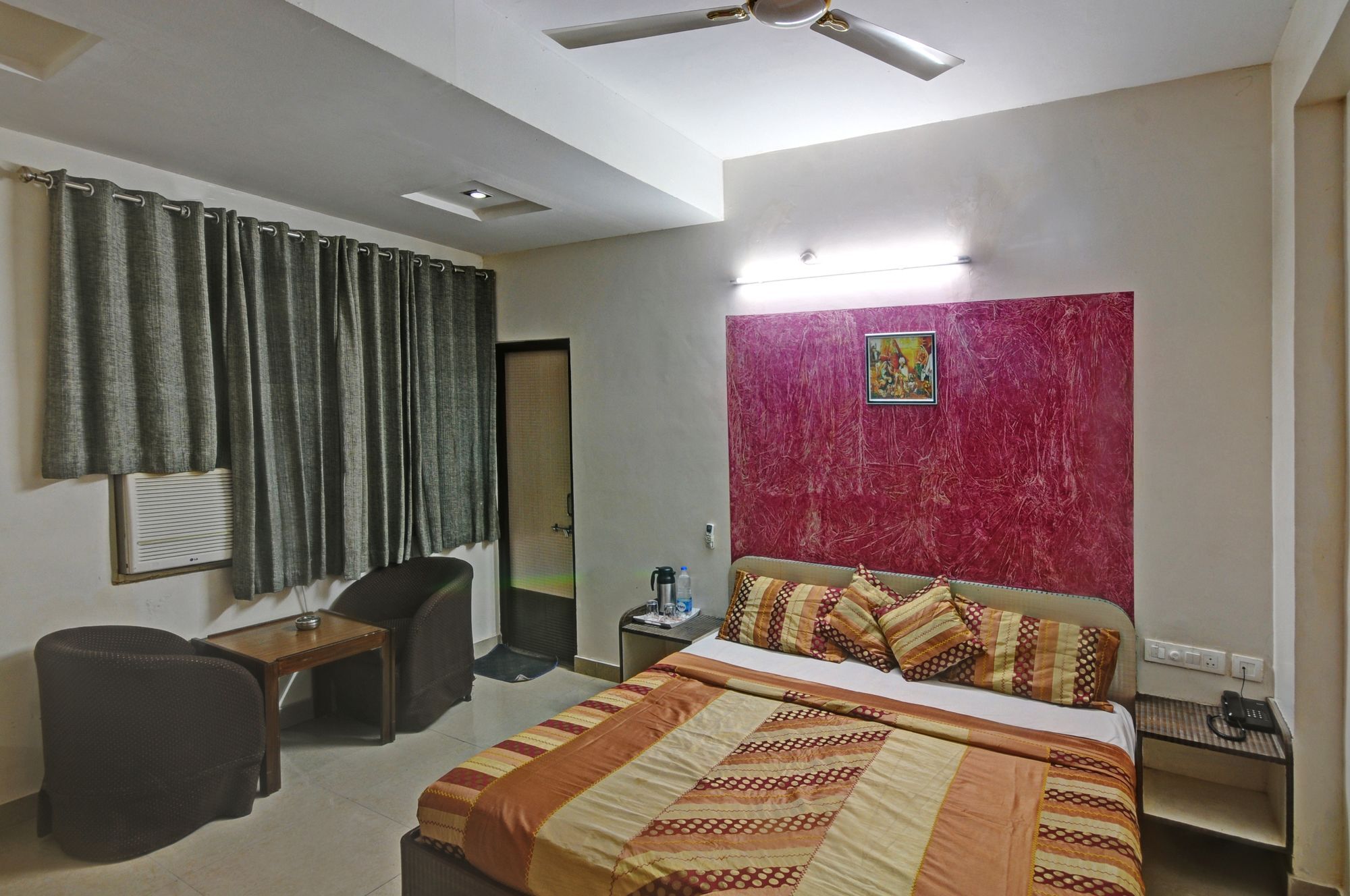 Hotel Omni Plaza 3*