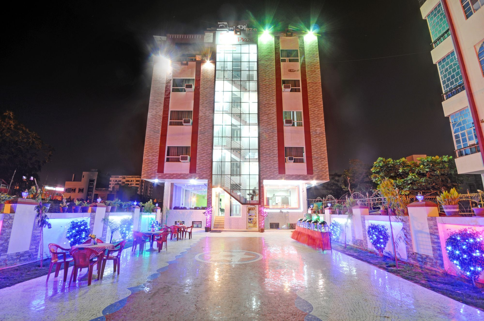Omni Plaza 3*